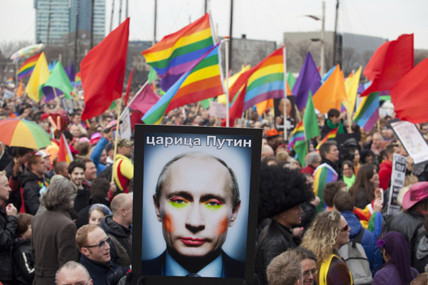 Russia-gay-activists-protest-RESIZED