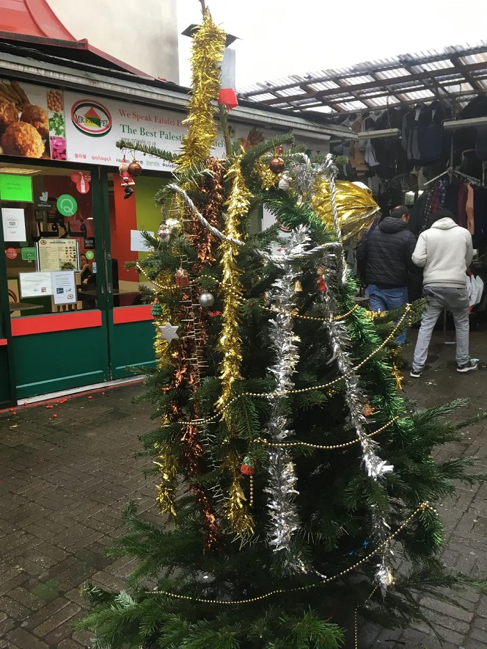 19 of the most outrageously bad public Christmas trees of all time
