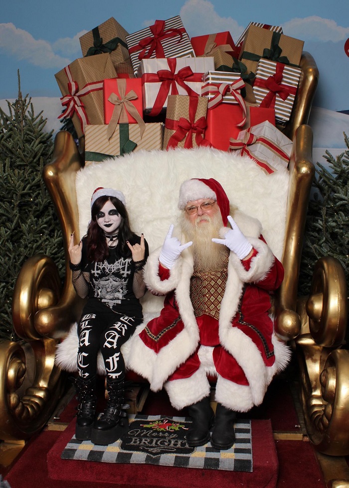 14 pictures that show why Goths posing with Santa is our new favourite